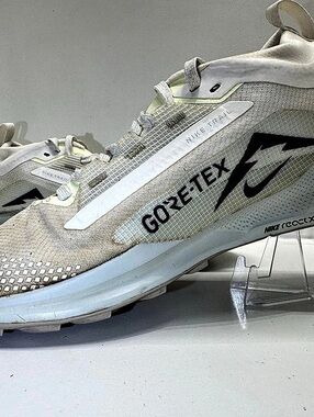 Nike Pegasus Trail 5 GTX Trail Running Shoes White & Green US 7.5 Stained but go